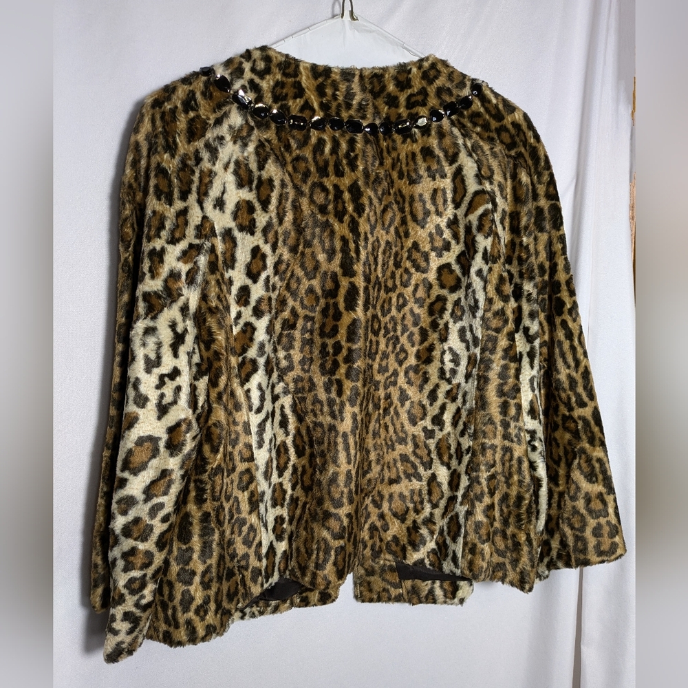 Victor Alfaro Faux Fur Leopard Print Cropped Jacket 3/4 Sleeve Jeweled Neck Sz12 - Picture 2 of 12